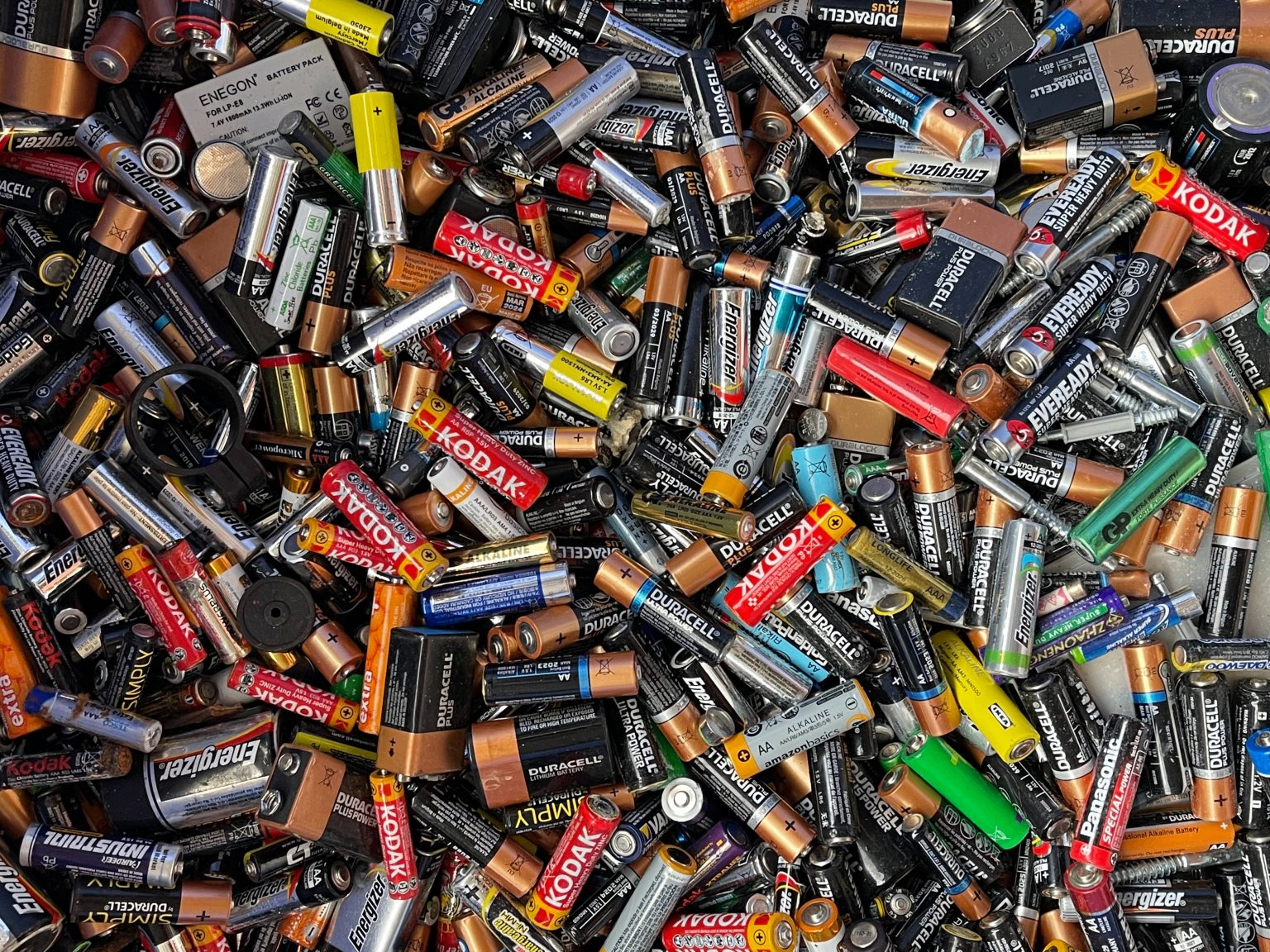 Battericelleproduktion med produktionslinje og katodepulver